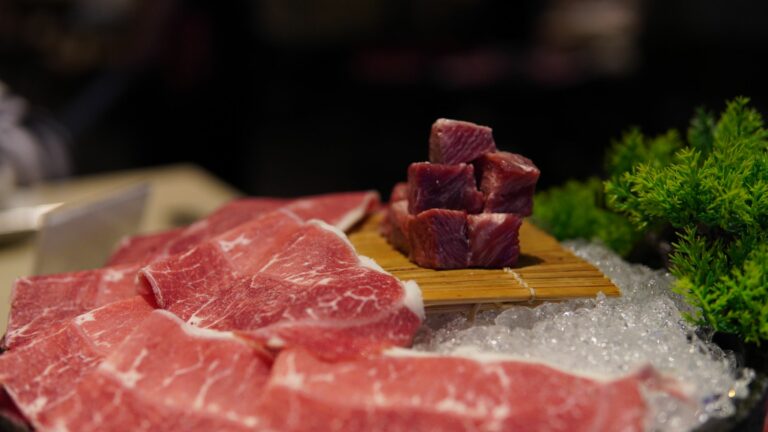 How to store fresh meat in the fridge and when to freeze it