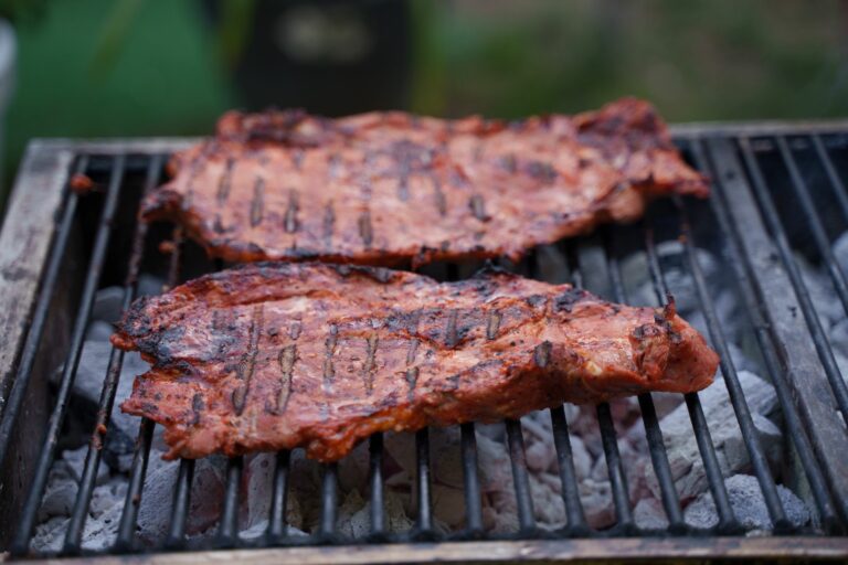 How to cook a perfect thick rib steak at home: pan, griddle, grill and oven