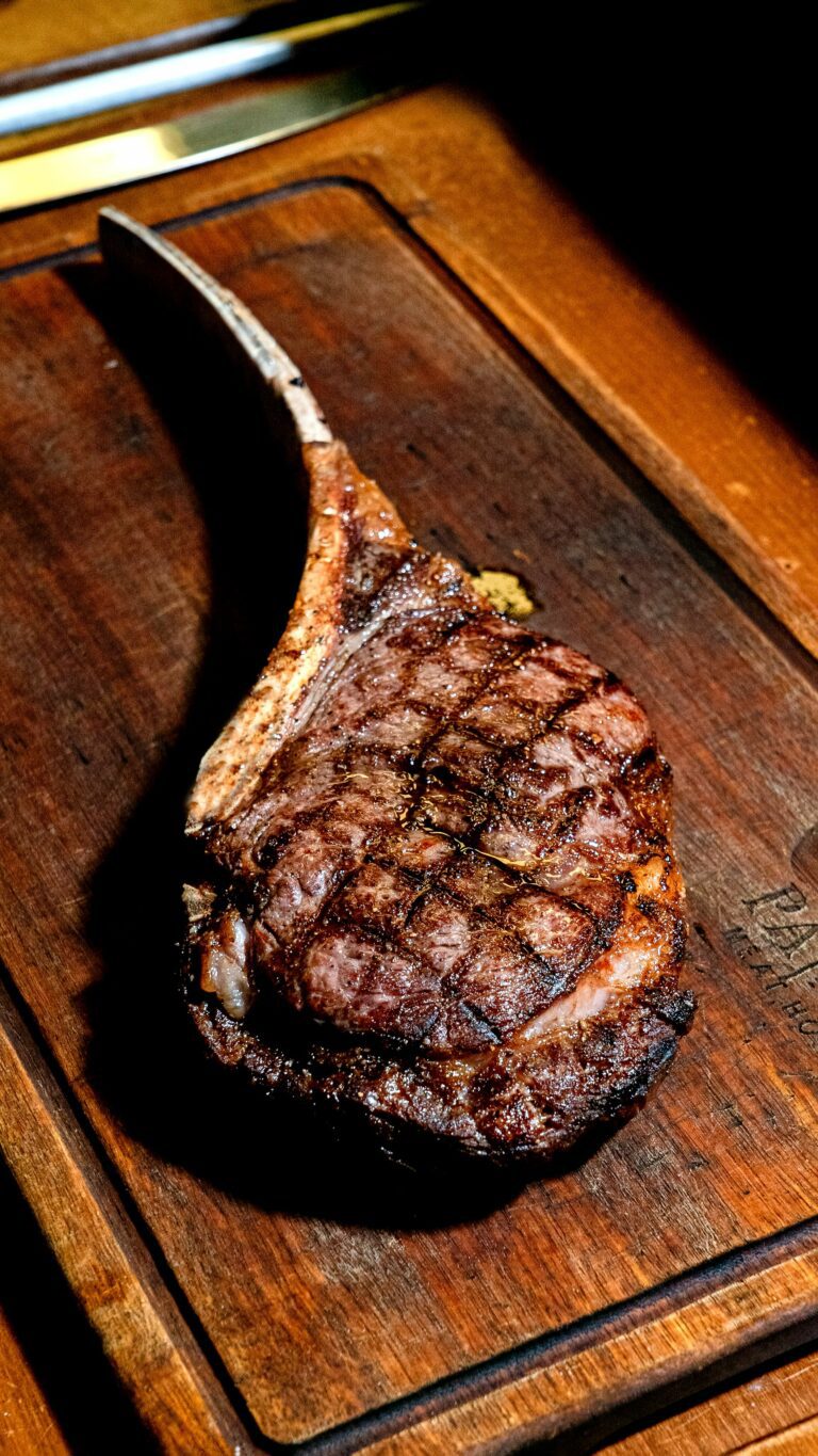 Tomahawk steak: what cut is it and how to cook it at home