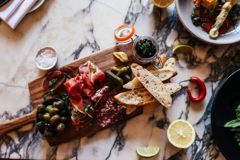 Cómo preparar una tabla de ibéricos: cantidades, orden, temperatura y acompañamientos