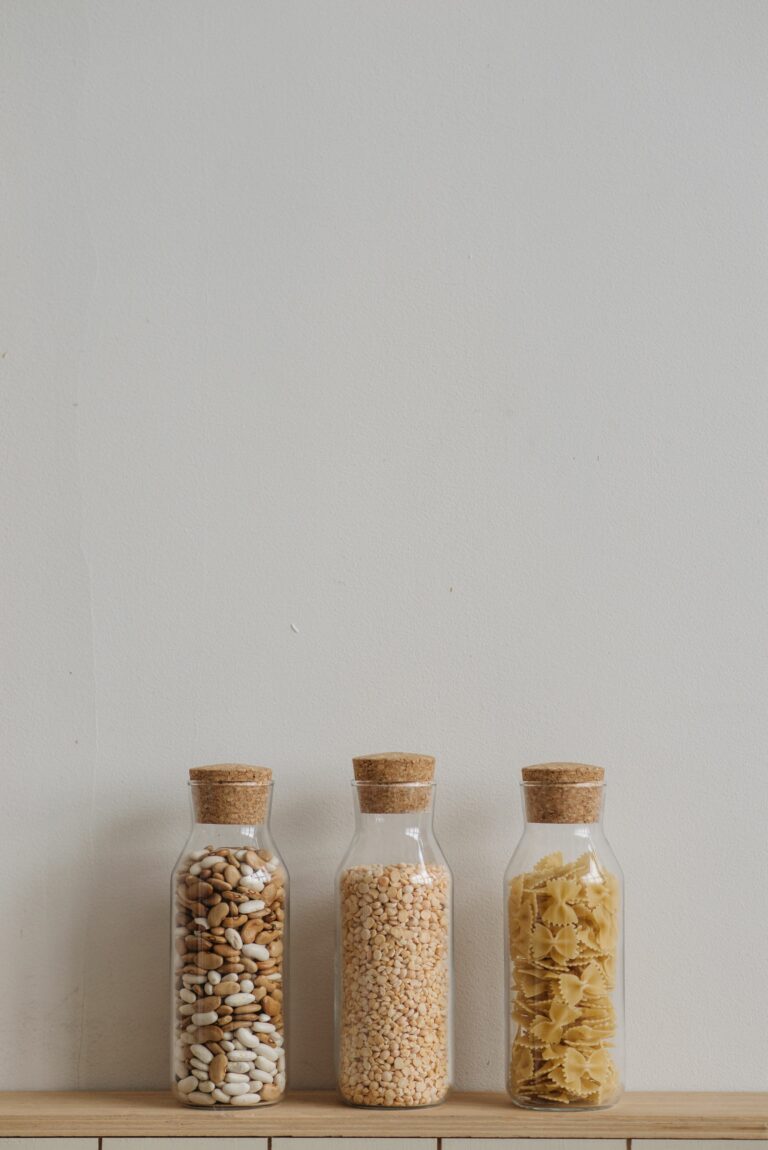 Cómo preparar una despensa de fondo con legumbres, conservas y AOVE que realmente uses
