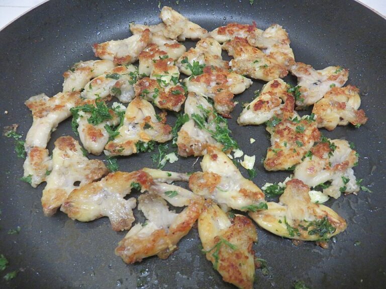 Ancas de rana al ajillo: receta con ajo dorado, perejil y limón