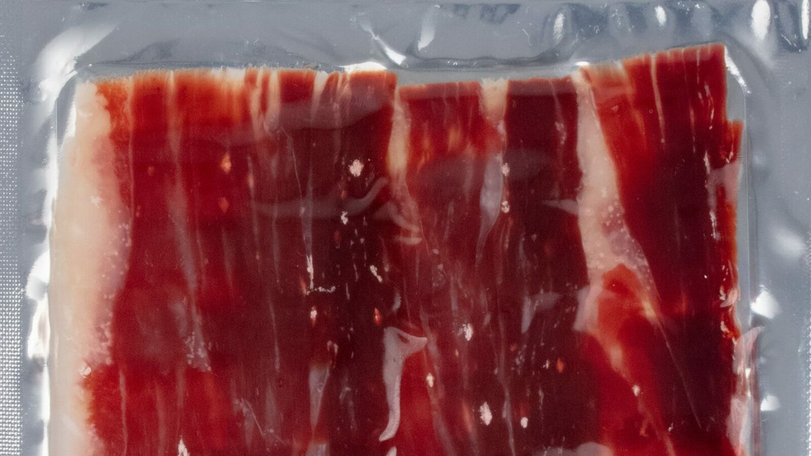 Lonchas de jamón ibérico listas para servir, sin marca visible