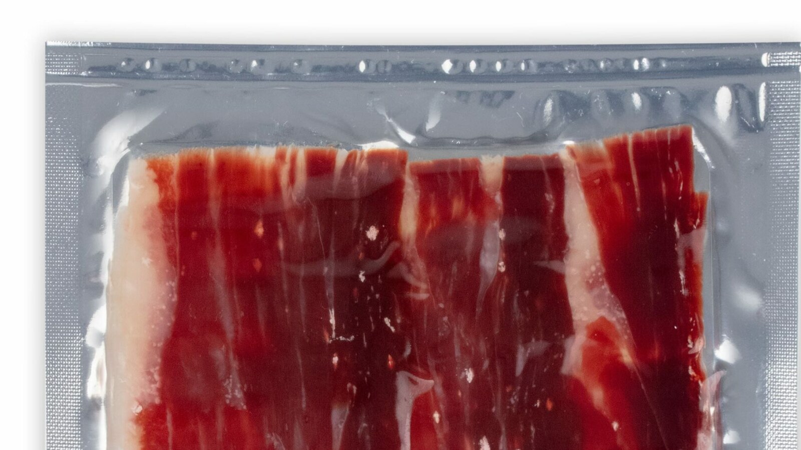 Lonchas finas de jamón ibérico preparadas para el servicio, sin marca visible